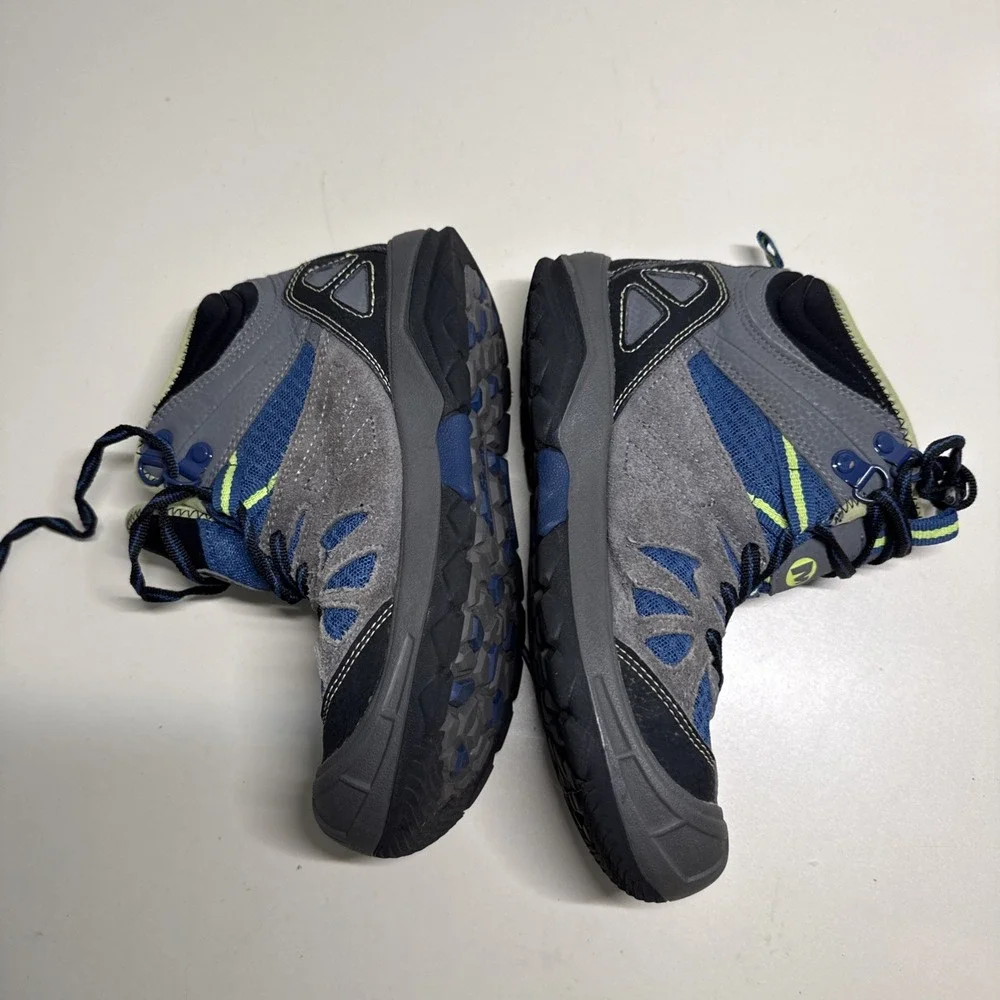 MERRELL Capra Mid Waterproof Boys Trail Hiking Boot Size 2,5M Gray Blue Grey